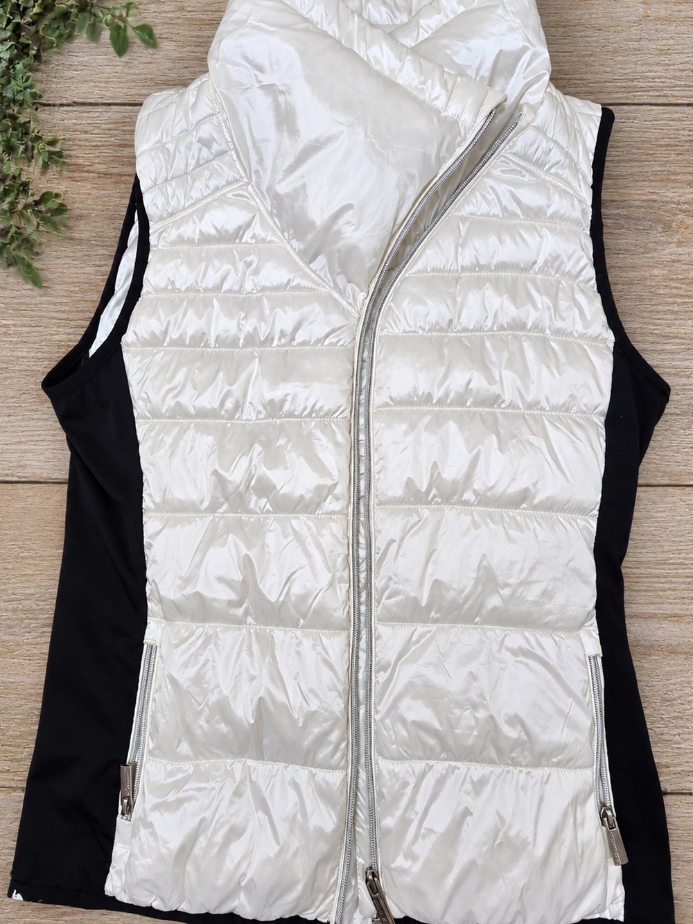 Calvin Klein Performance Women’s White Quilted Puffer Vest Black Stretch Sides
